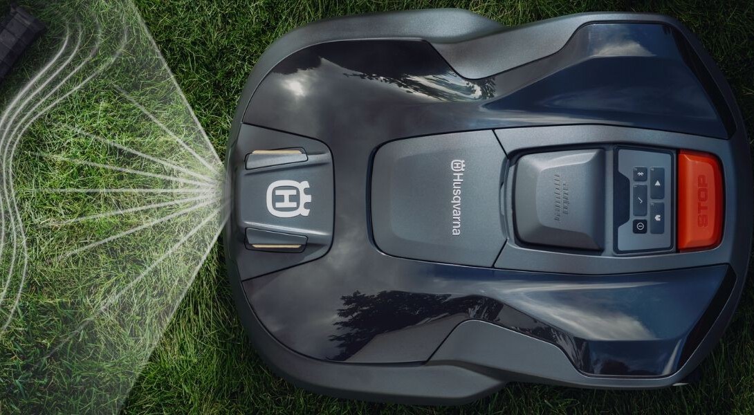Robot koszący Husqvarna na trawniku